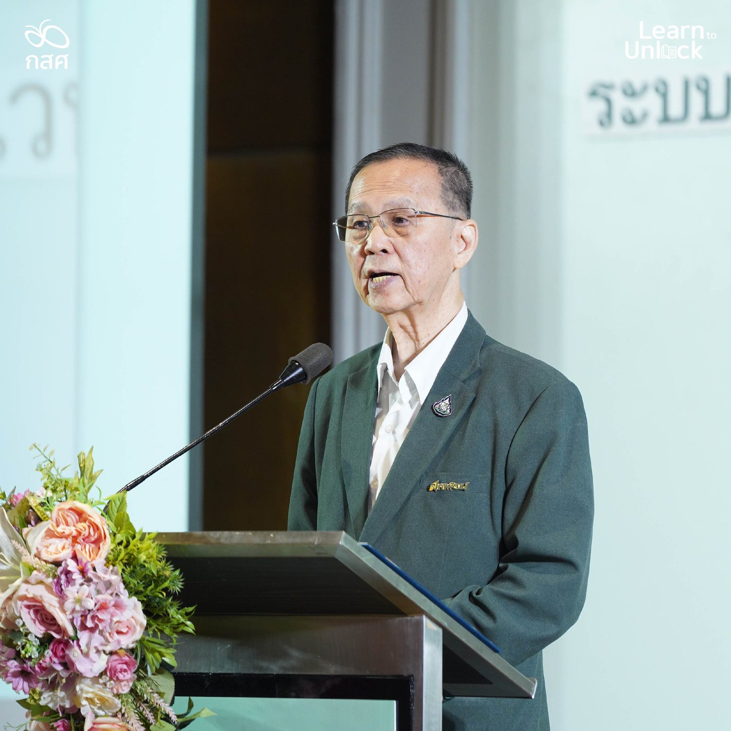 นายสหการณ์ เพ็ชรนรินทร์ อดีตอธิบดีกรมราชทัณฑ์ กล่าวปาฐกถาบนเวที