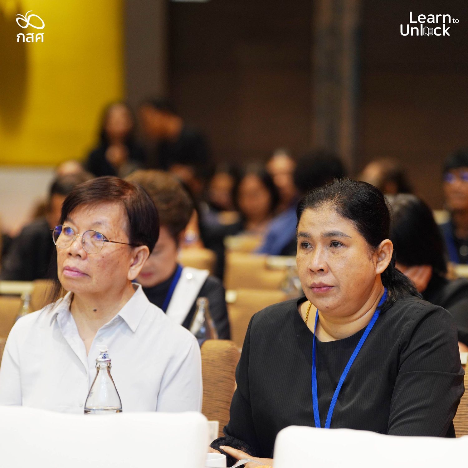 ผู้เข้าร่วมงานประชุมรับฟังการเสวนาอย่างตั้งใจ